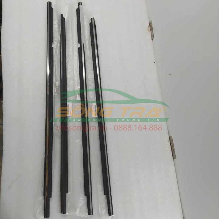 Nẹp chân kính ngoài toyota altis 2002-2005