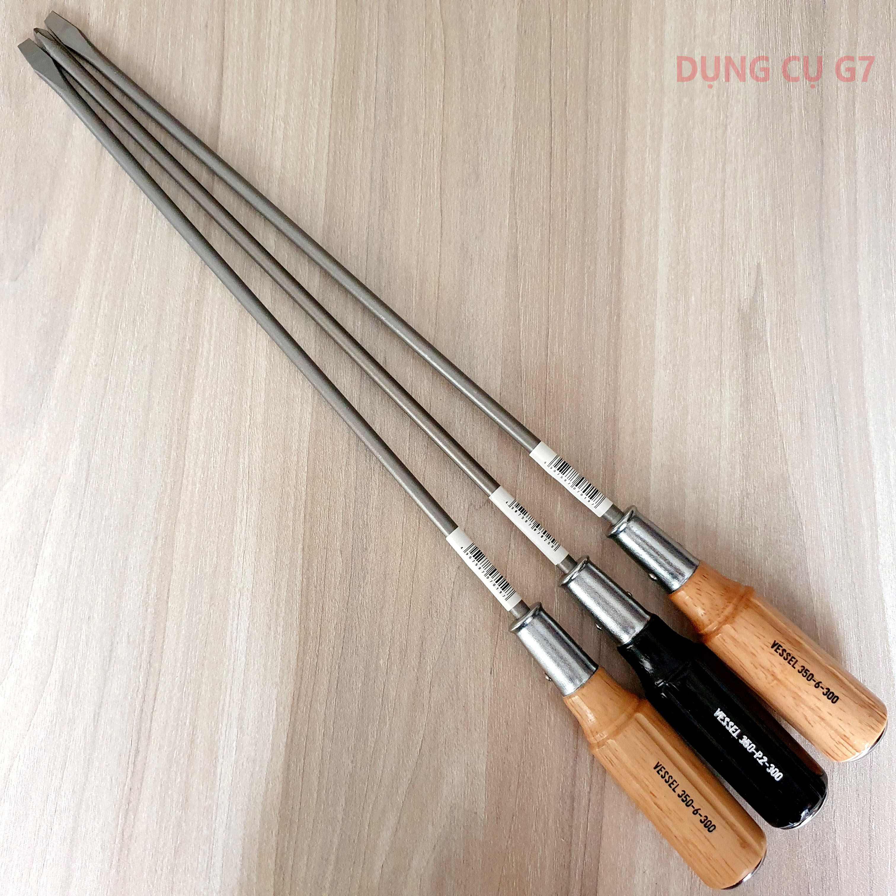 Tô vít đóng 4 cạnh cán gỗ vessel no.350+2x300 made in japan