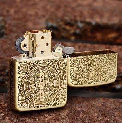 [HCM]Bật lửa Zippo USA Hình Thánh Giá - Đáy lồi cao cấp