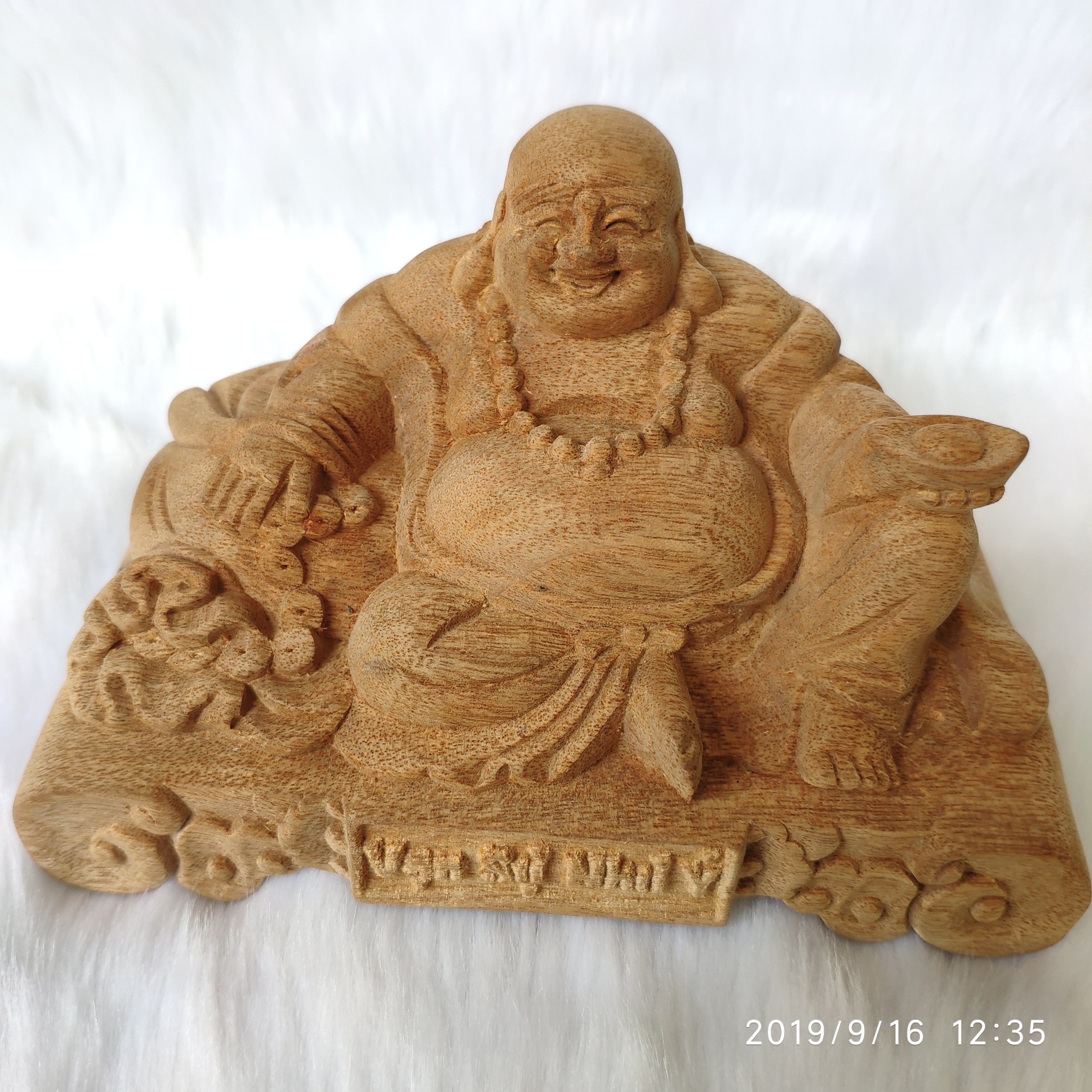 tượng di lạc để oto gỗ xá xị(gù hương) tặng kèm vòng