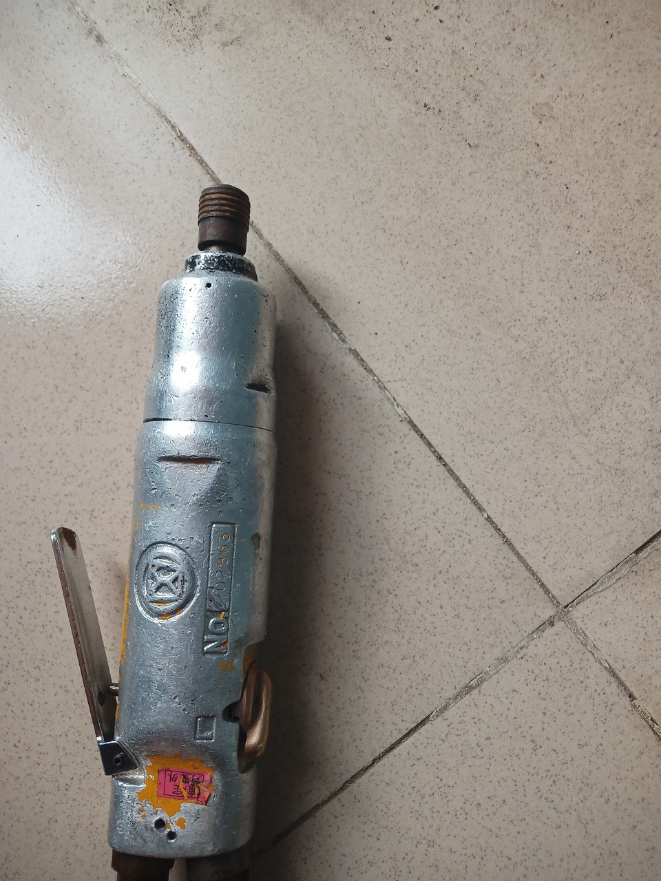 Máy bắn vít bằng hơi đầu vít 6mm thông dụng hàng nhật bãi.