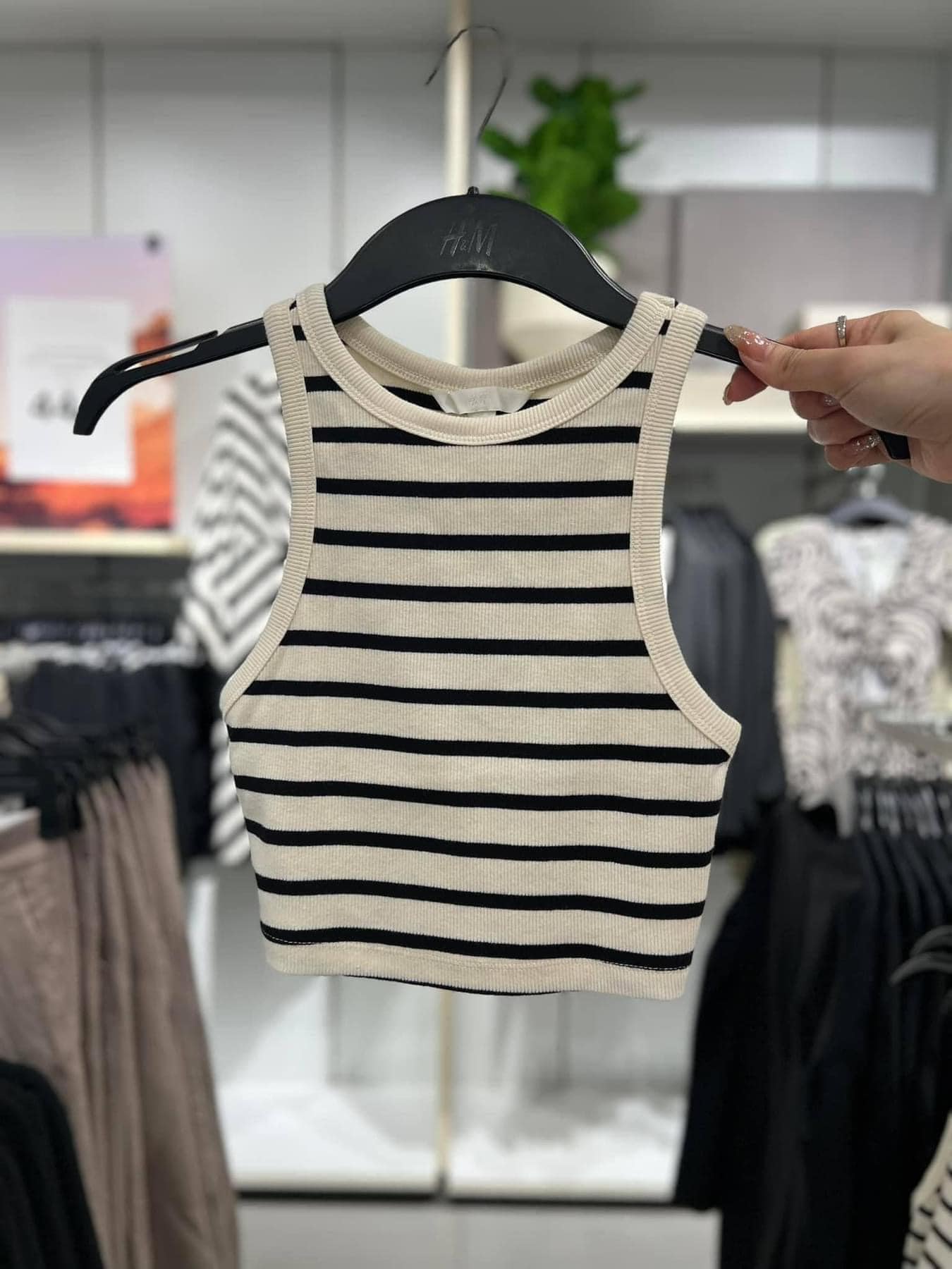 Áo ba lỗ nữ dáng croptop form nhỏ hm auth new tag có sẵn 1049251