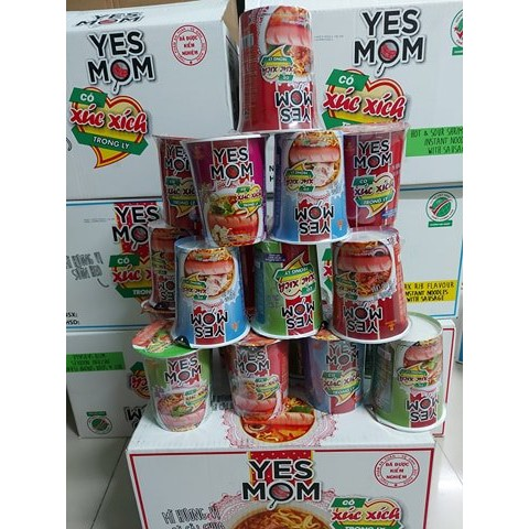 Thùng 24ly Mì YESMOM có xúc xích mix hỗn hợp gồm 4vị 76gr (tôm + bò + sườn+hủ tiếu mì)