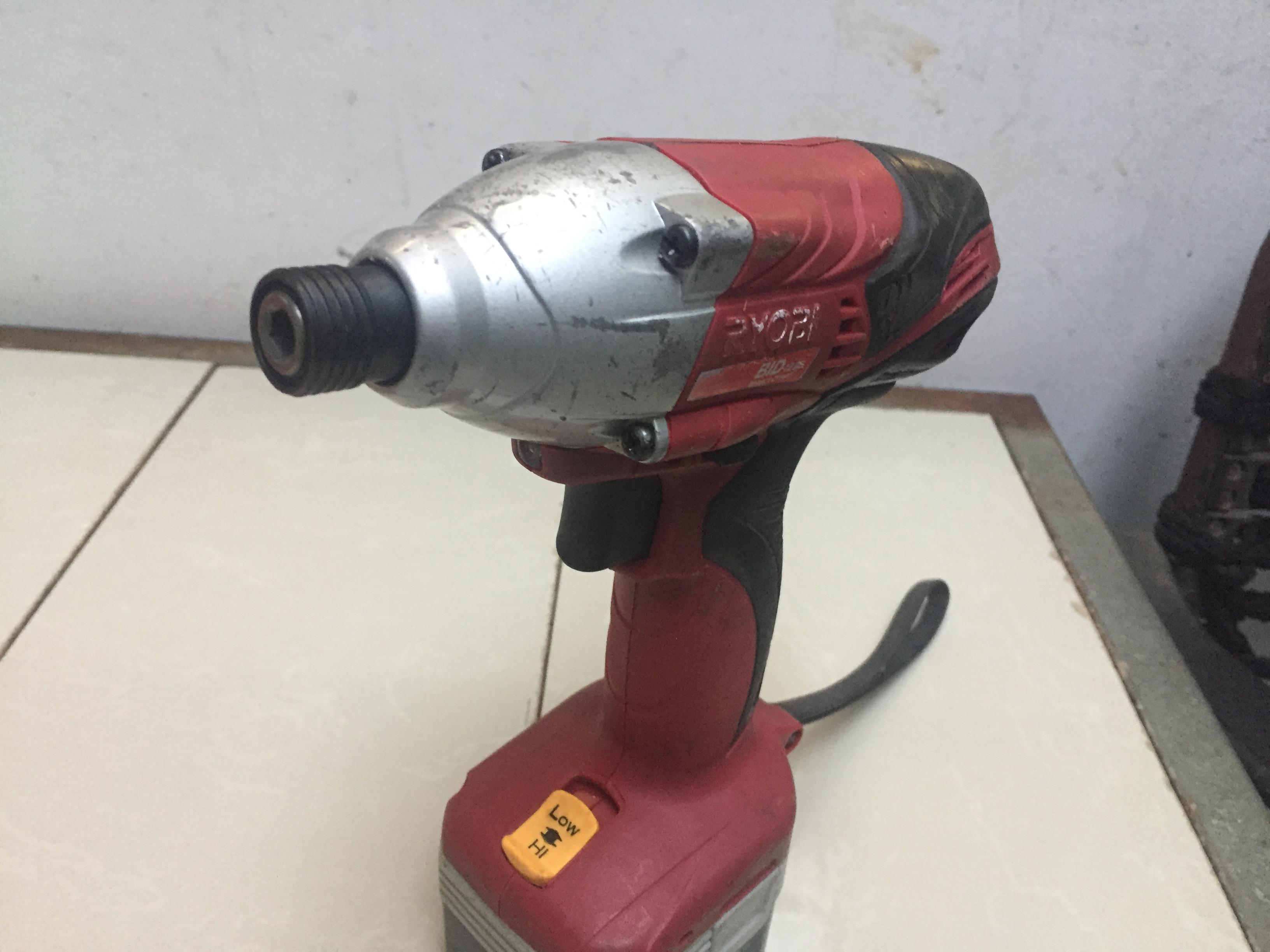 Bắn Vít Vặn Vít Ryobi 12V Dùng Pin Nguyên Bộ