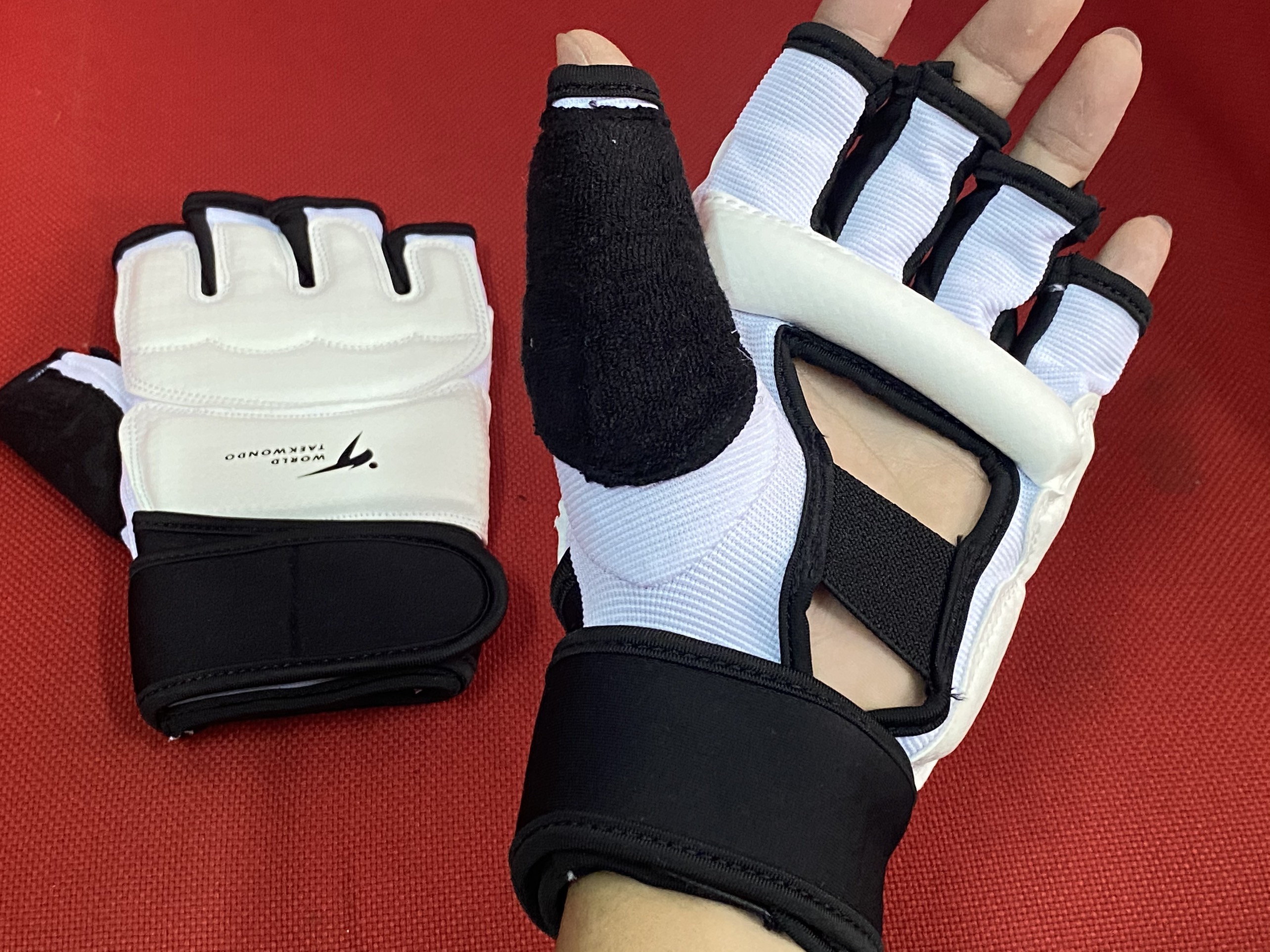 Bảo vệ tay găng tay nửa ngón tay găng tay hở ngón taekwondo