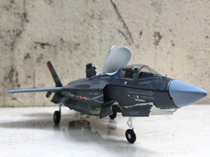 Mô hình Máy bay Tàng hình F-35C Lighning II 1:72