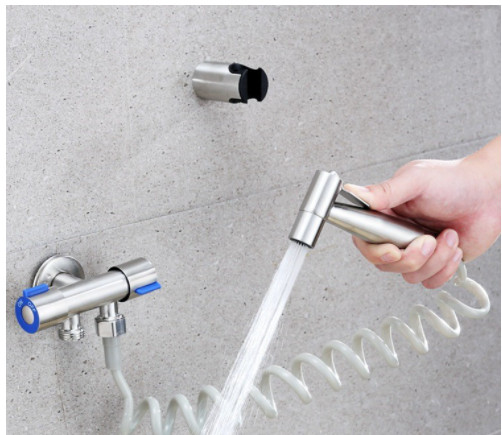 Bộ vòi xịt rửa đa năng gồm van xả 2 cổng điều khiển riêng biệt, dây dẫn nước dạng lò so, vòi tay 2 chế độ Aone Mall