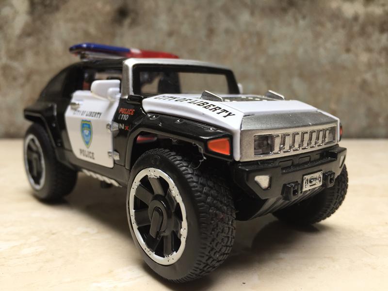 Mô hình xe cảnh.sát hummer hx 1:32