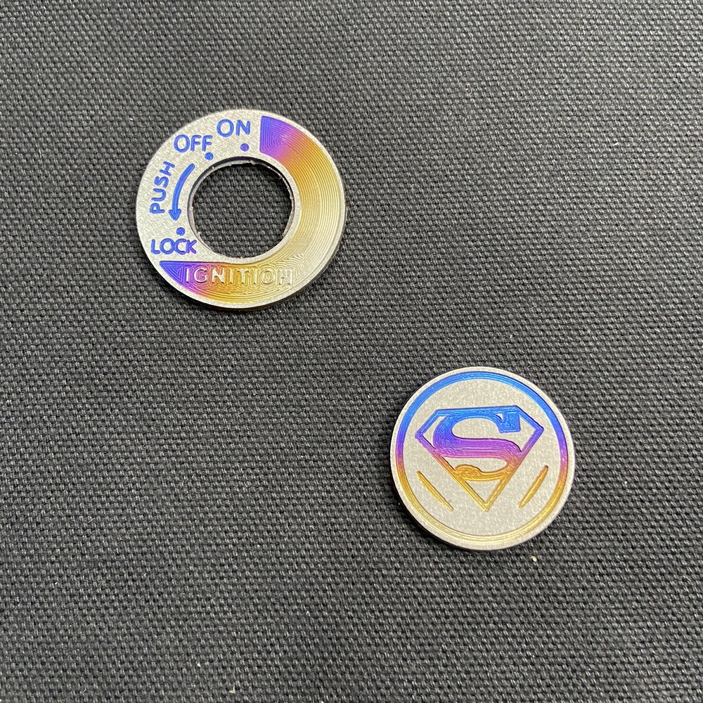 [HÀNG YAMAHA] TEM TITAN Ổ KHÓA,TEM LOGO SIÊU NHÂN NHỎ TRANG TRÍ DÒNG XE SIRIUS,EXCITER 135 MẪU NHỎ KEO 3M SIÊU DÍNH (CHẤT LIỆU TITAN 100%)