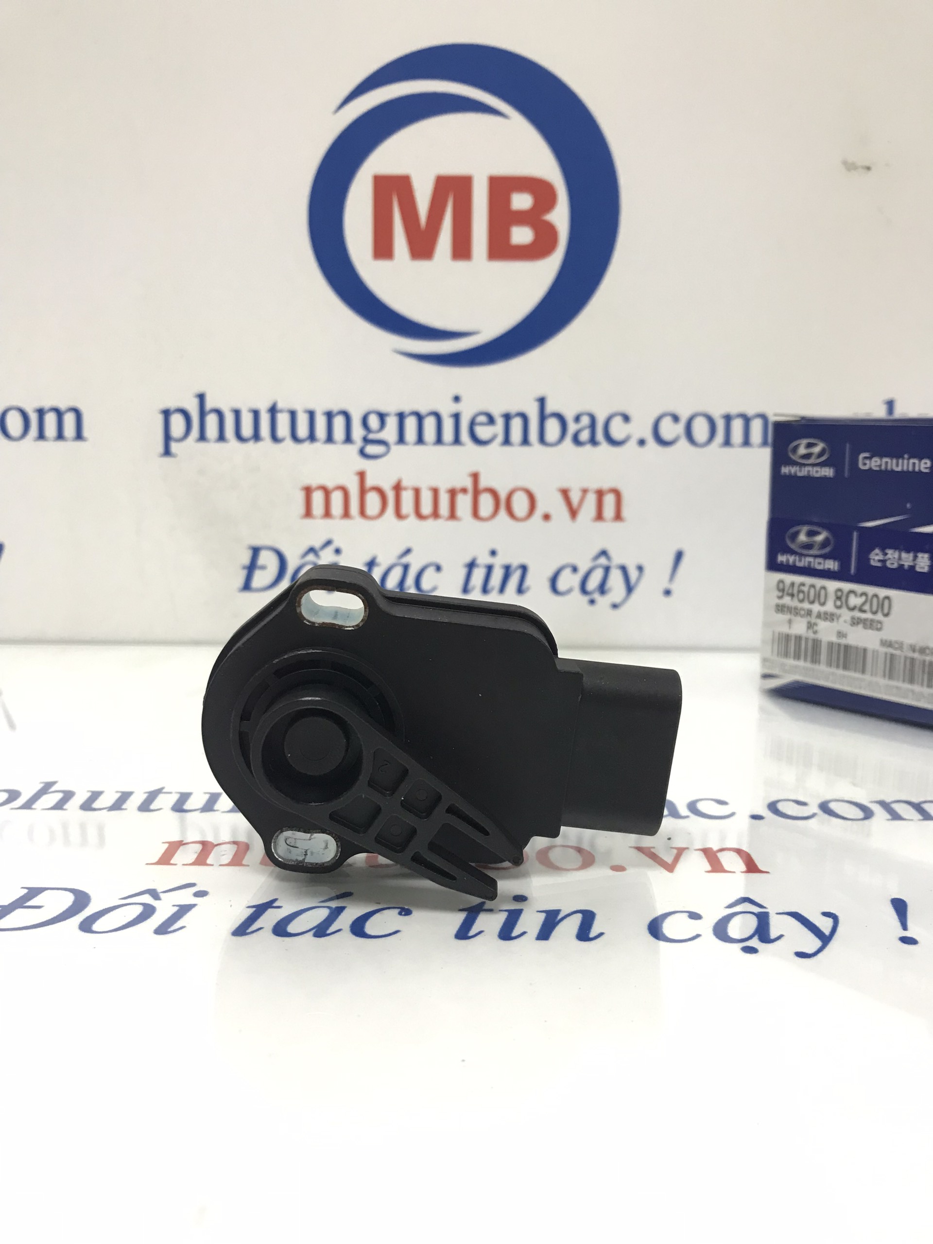 CẢM BiẾN CHÂN GA UNIVER 15T - Phụ tùng ô tô Miền Bắc - 0962059948