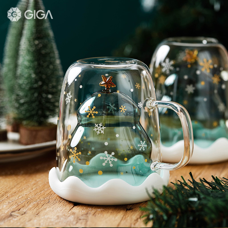 GIGA Essential Cốc nước thủy tinh hai lớp cách nhiệt hình cây thông Giáng Sinh 3D có nắp đậy - INTL