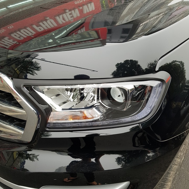 Bộ ốp ABS trang trí viền đèn pha (đèn trước) Ford Everest 2016-2019