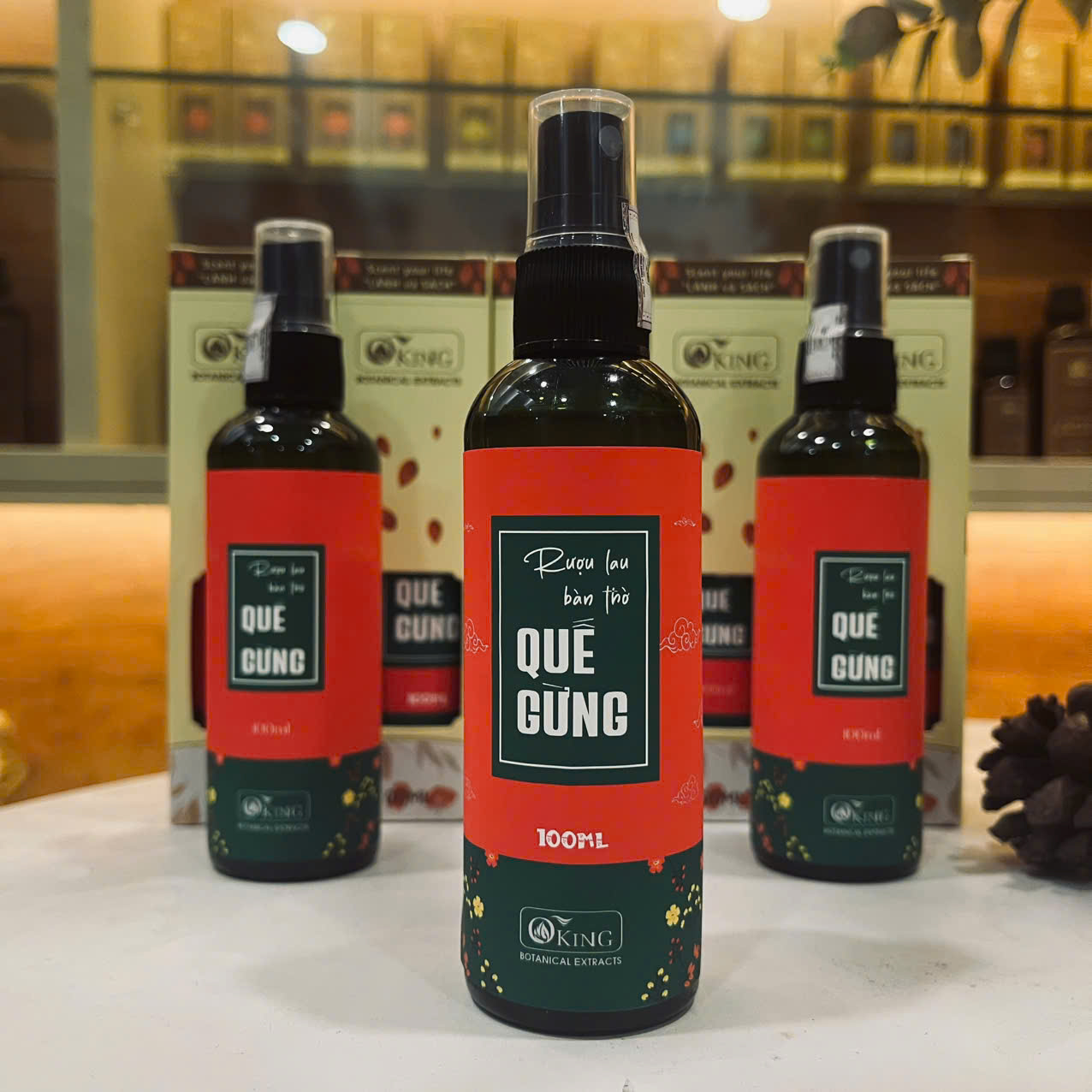Rượu lau bàn thờ Quế Gừng Oking lau đồ thờ cúng, tẩy uế (dạng xịt)
