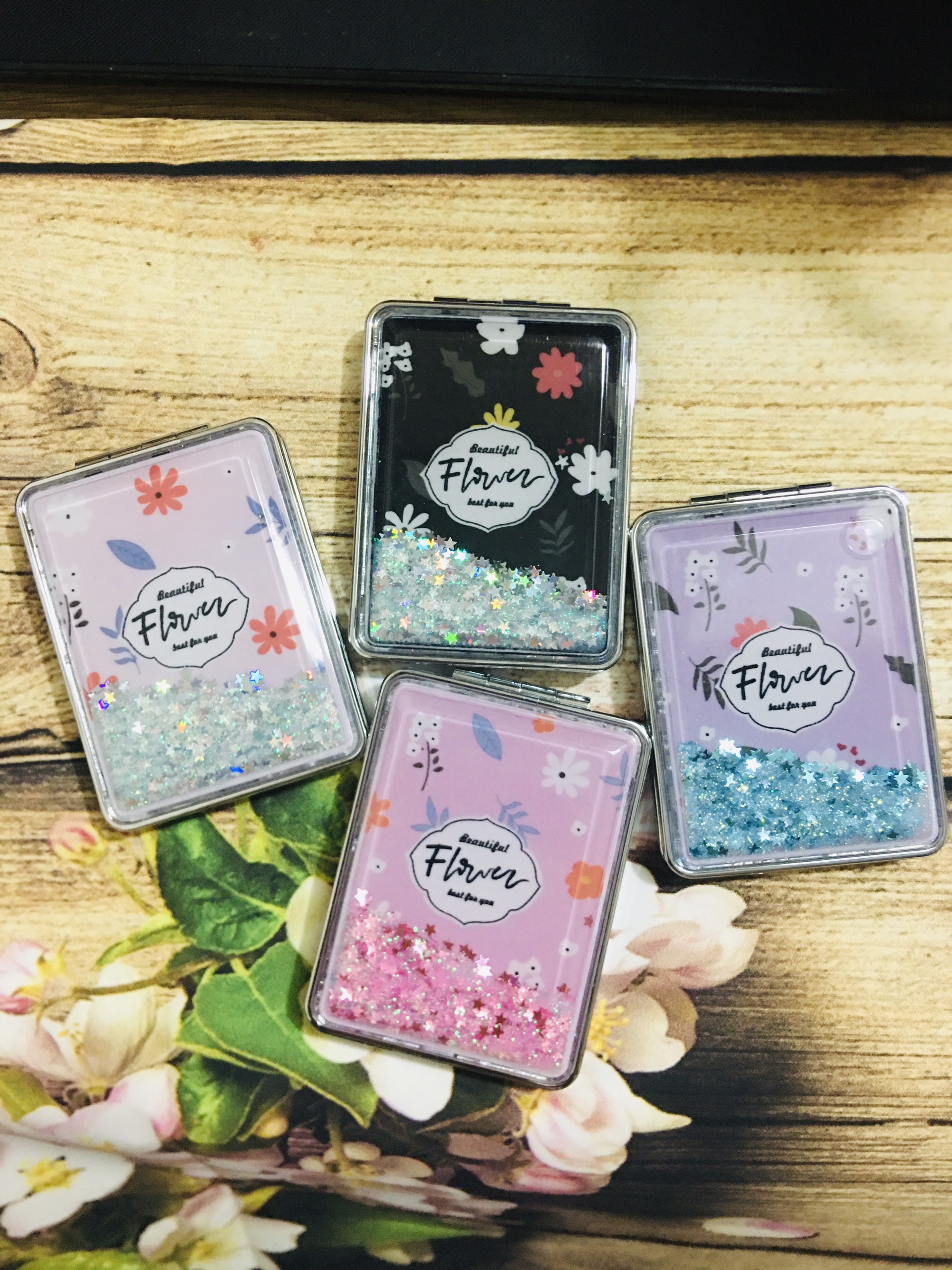 Gương trang điểm mini 2 mặt kim tuyến chữ nhật hình Flower