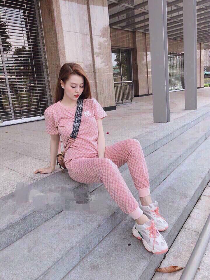 Set đồ bộ mặc đi chơi, đi dạo phố năng động N.Y áo cổ tròn, quần legging, chất da cá lên form như hình