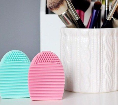 Dụng cụ vệ sịnh cọ brushegg bealy