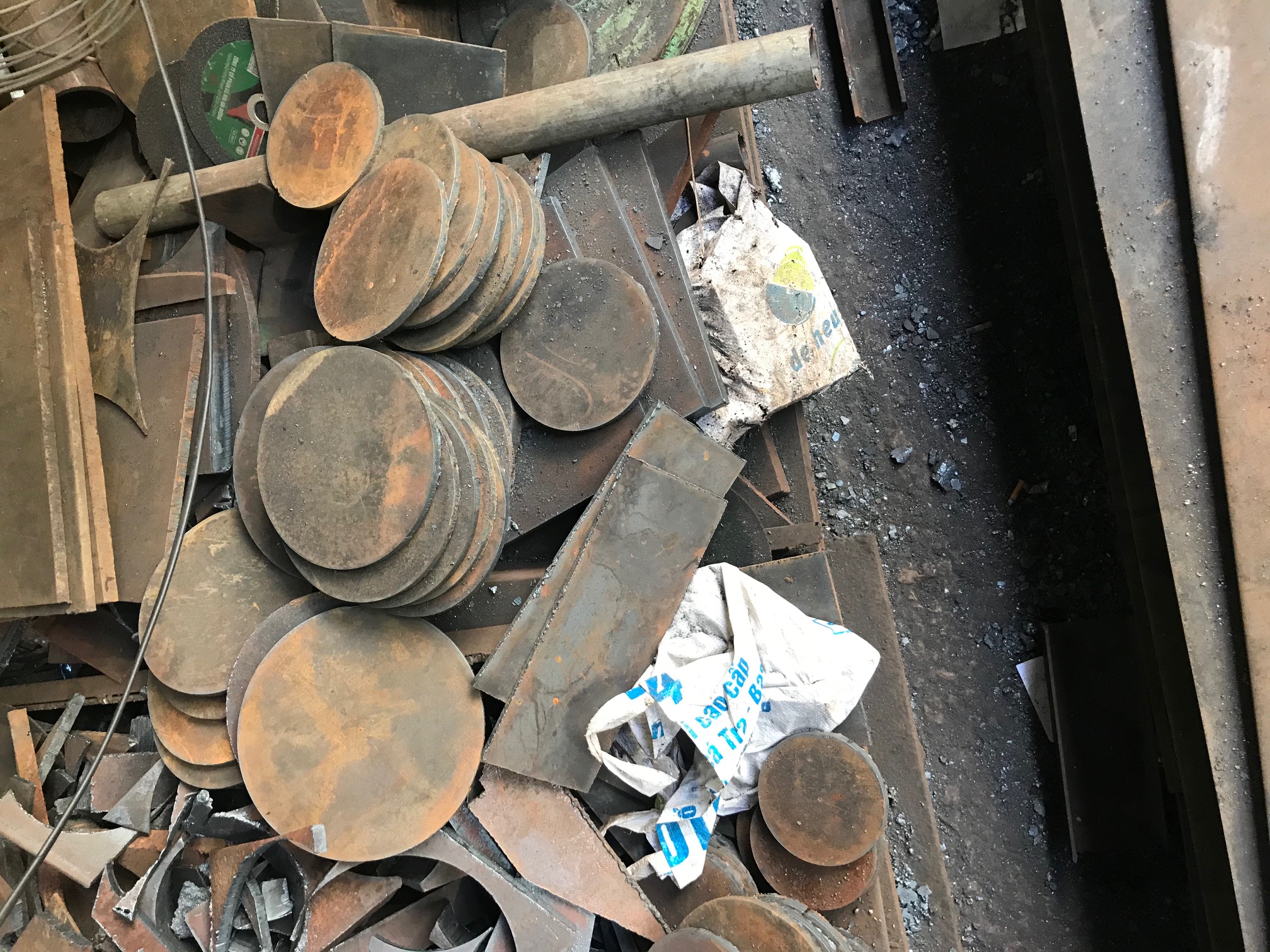 Sắt tấm tròn dày 15mm đường kính đủ mọi kích cỡ dùng làm đế trụ, mâm xoay, thép bản mã