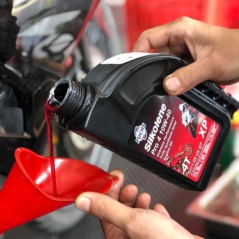(HÀNG CHÍNH HÃNG+GIÁ CỰC HỜI+DÙNG LÀ MÊ) Nhớt Fuchs Silkolene Pro 4 10w40 CHAI 1L, NHỚT ĐỘNG CƠ