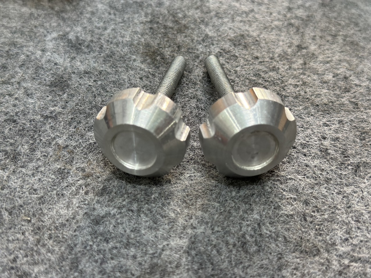 Nút cốp cnc nhôm. dành cho các nắp cốp xe 67, 68, cd, cl...