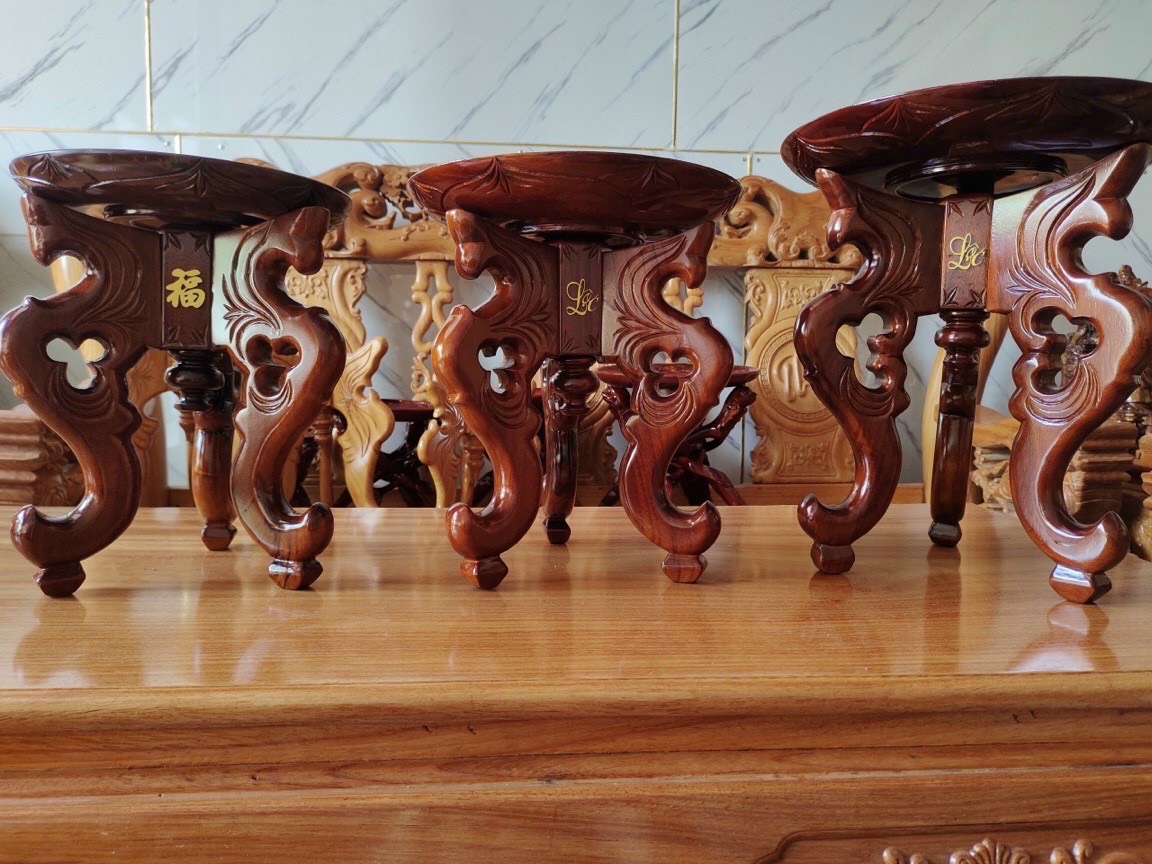Chò gỗ tràm 3 chân chạm hoạ tiết + đĩa chưng trái cây bàn thờ