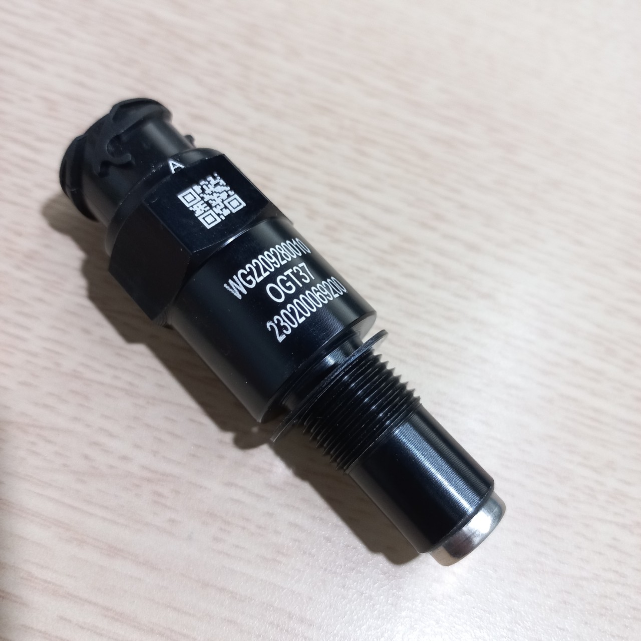 Cảm biến vòng tua howo a7 wg2209280010. cảm biến công tơ mét howo, báo công tơ mét a7, báo vòng tua wd615, báo vòng tua hổ vồ a7, cảm biến tốc độ a7...vie parts