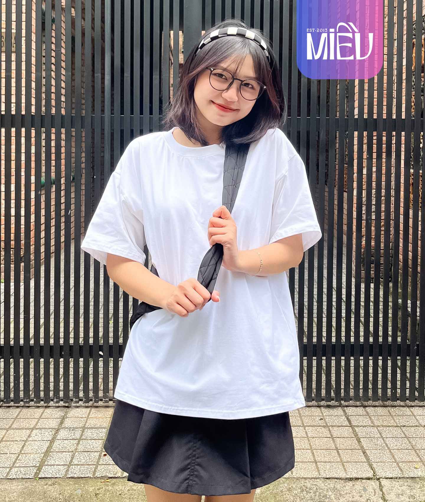 Áo thun unisex cổ tròn tay ngắn basic 180