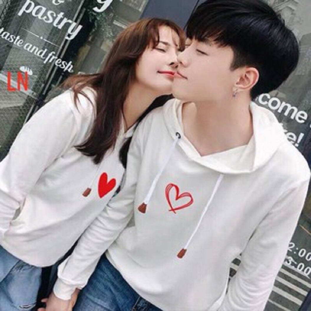 Áo đôi có mũ in trái tim ở ngực ý nghĩa