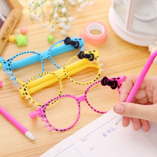 Bút bi mắt kính kitty đáng yêu