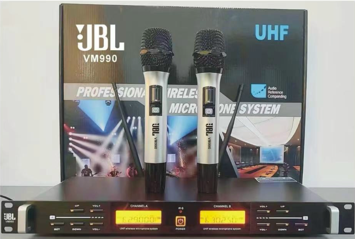 ( CHÍNH HÃNG ) Micro Không Dây JBL VM 990 Phiên Bản Mới 2024 ,Micro Chống Hú Cực Tốt , Hát Nhẹ Sáng Tiếng, 6 Số Tự Ngắt Khi Không Sử Dụng  Cảm Biến Gia Tốc , Sóng UHF Xa Ổn Định 150M, Dò Sóng Sạch Tự Động ,Tay Mic Kim Loại Chắc Chắn ,Vỉ Mạch Tím ,BH 12T