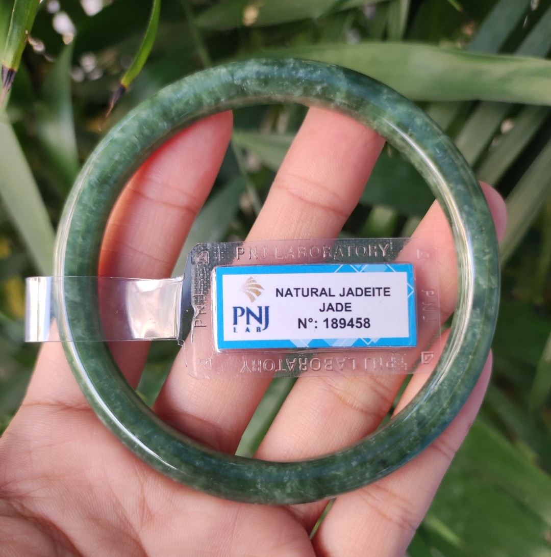 Vòng cẩm thạch size lớn 62mm, lam ngọc dầu hoa bay siêu quyến rũ, đã kiểm định PNJ, ảnh thực tế - xưởng buôn đá phong thủy Huỳnh Đào