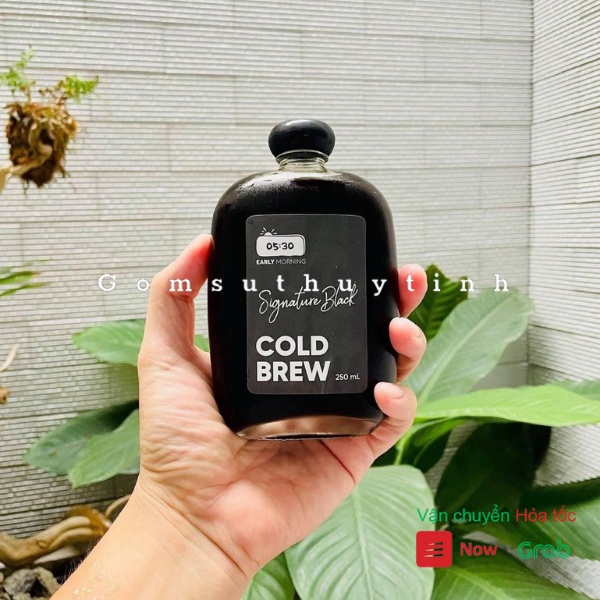 Chai thủy tinh/ Bình thủy tinh dẹt tròn nắp nhựa có dung tích là 250ml