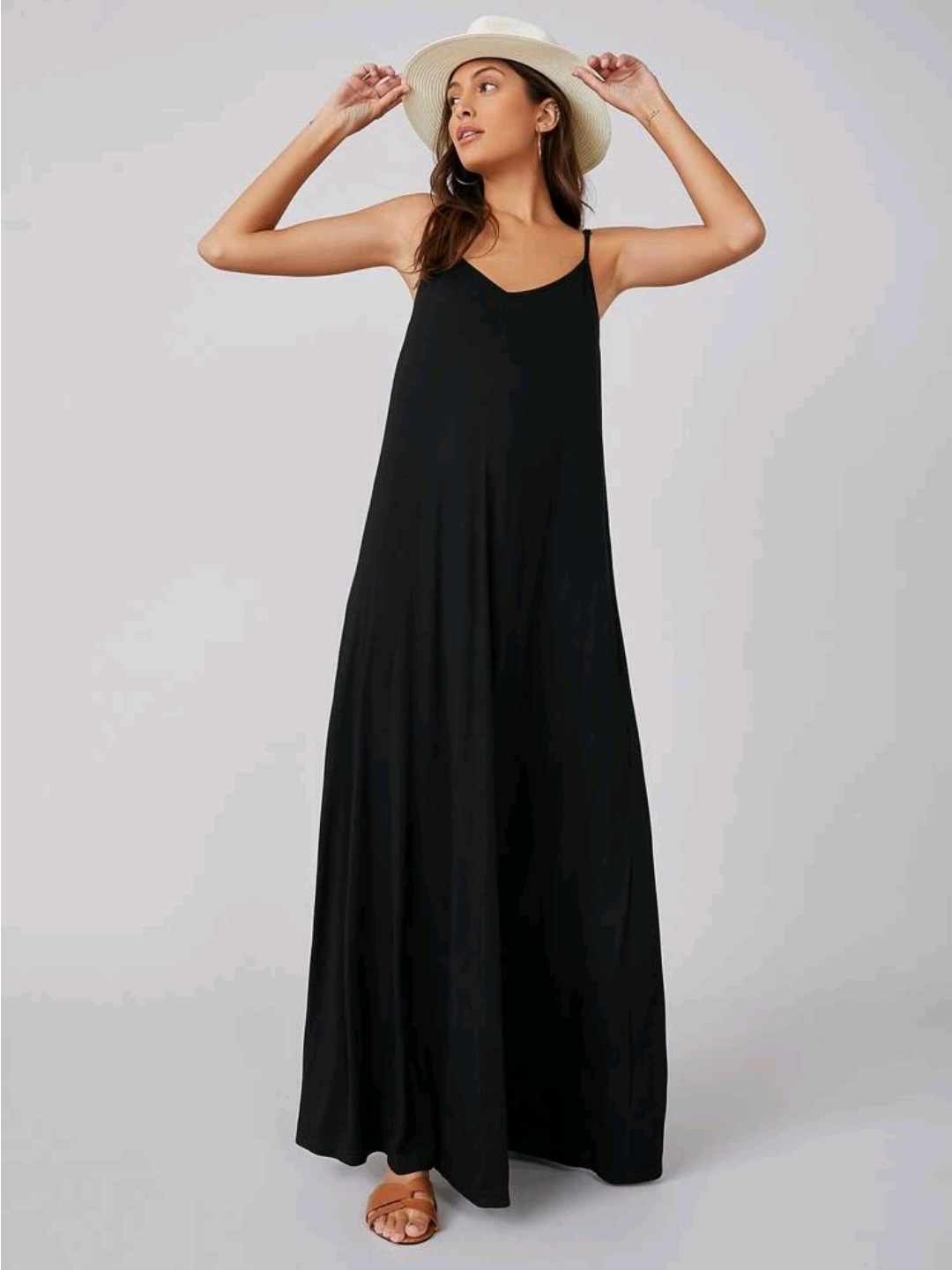 Đầm dây maxi tahari linen cổ v đen
