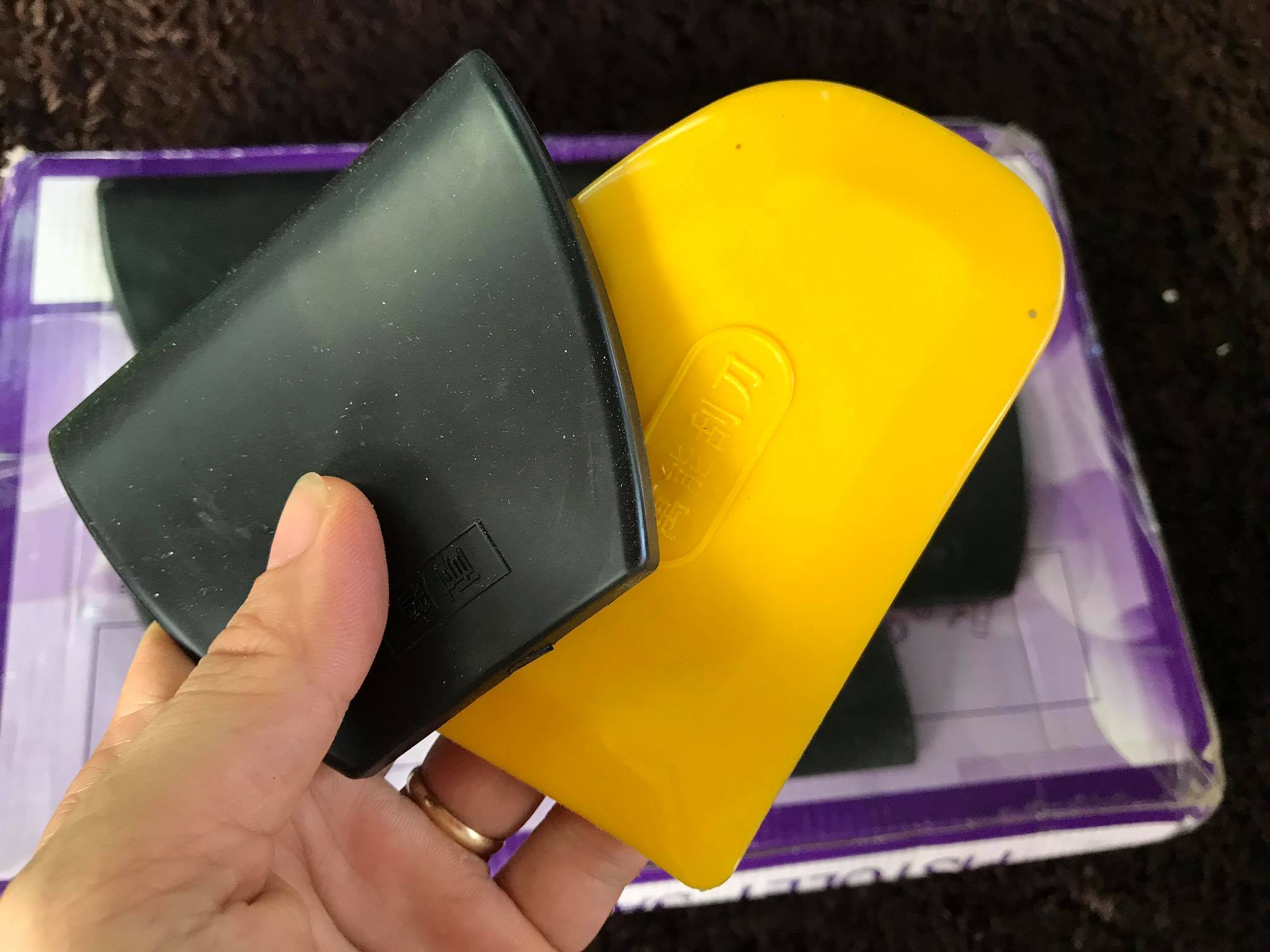 Dao trét matit loại nhựa dẻo 30k/1 dao vàng, 20k/1 dao đen