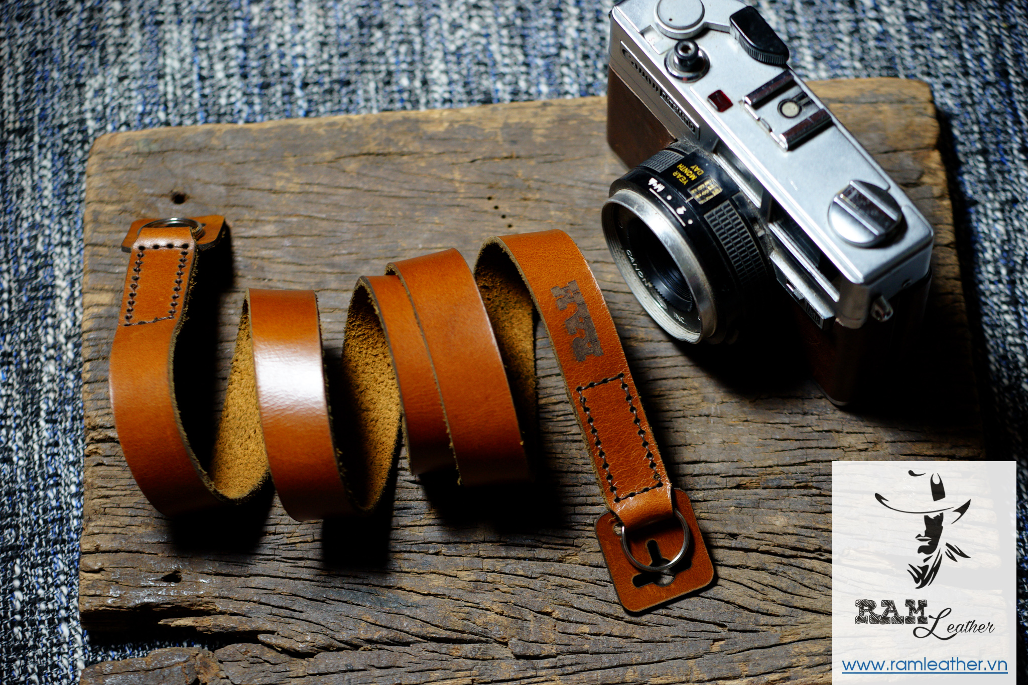 Dây đeo máy ảnh canon / nikon / sony / fujifilm / pentax / leica / olympus vitage ram leather a22 nâu đỏ chính hãng ram leather