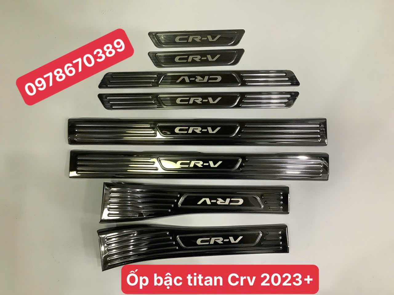 Ốp bậc trong + bậc ngoài mạ titan xe Hoanda CRV 2023.