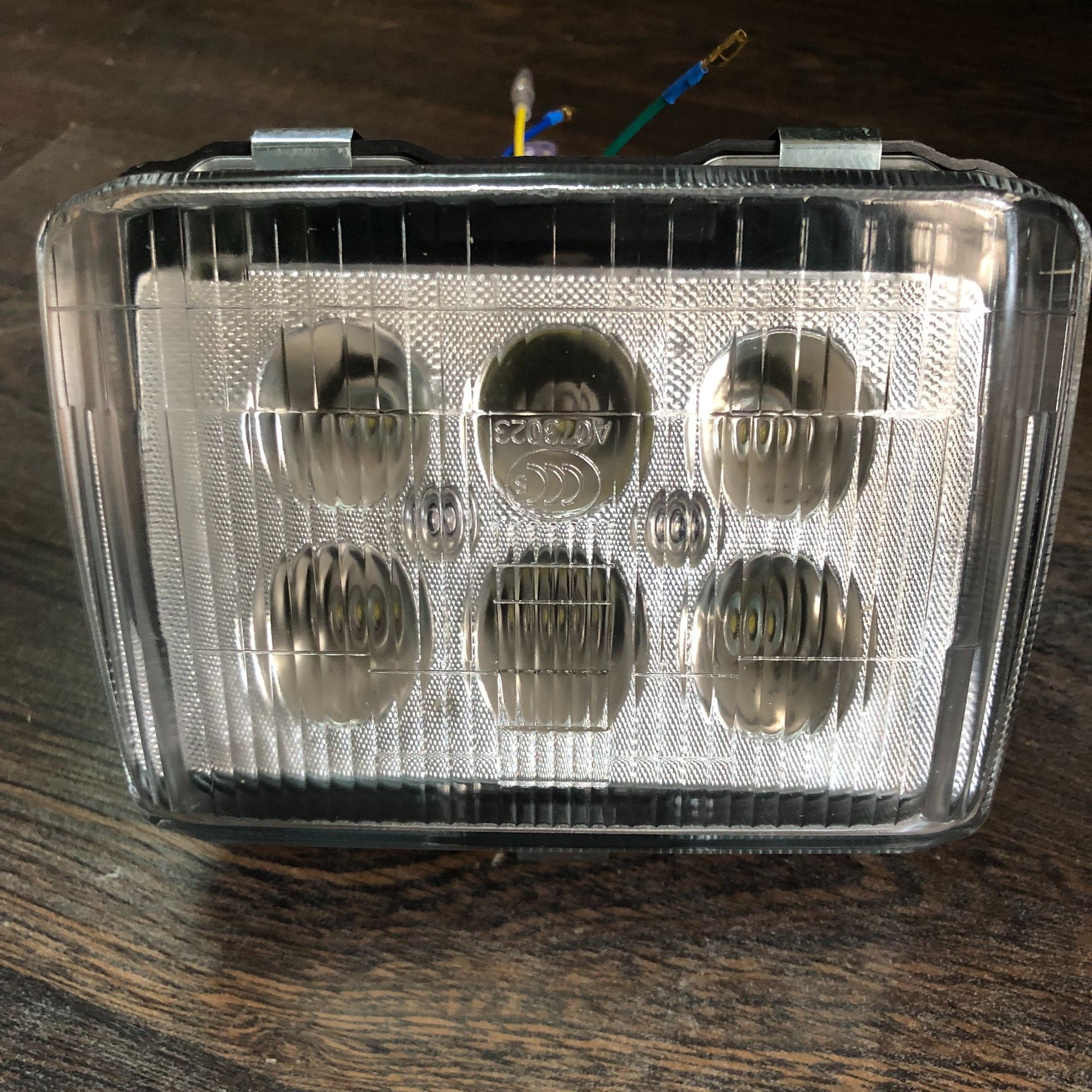 Đèn pha vuông LED/ bóng chất lượng tốt dành cho các dòng xe ba gác, xe ba bánh