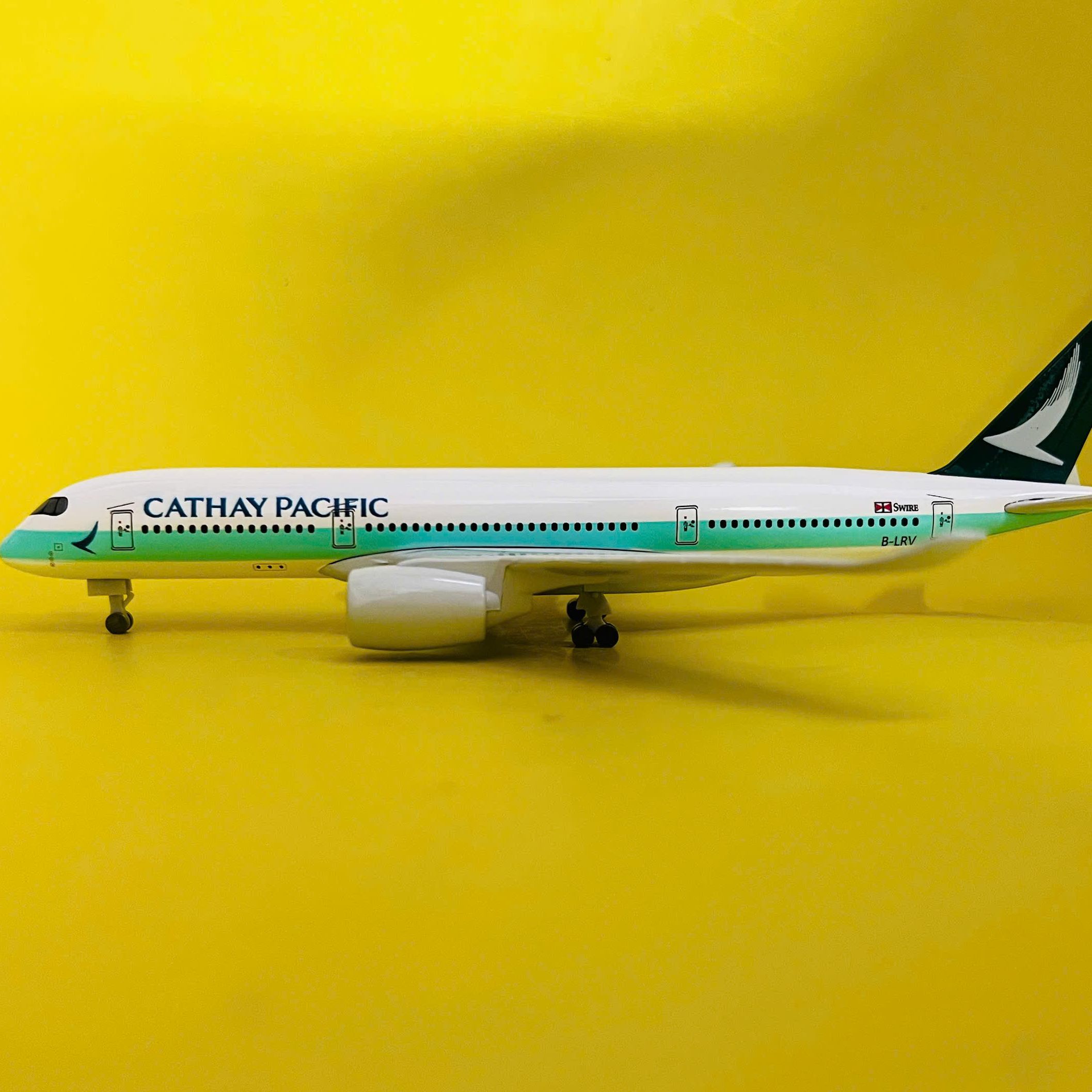 Máy Bay Cathay Pacific | Airbus A350-900XWB Kim Loại Cao Cấp Có Bánh Xe Liền Thân Mô Hình Tỉ Lệ 1:400 (Fullbox)