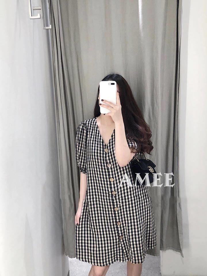 Váy bầu kẻ đen duy dọc cổ tim V
