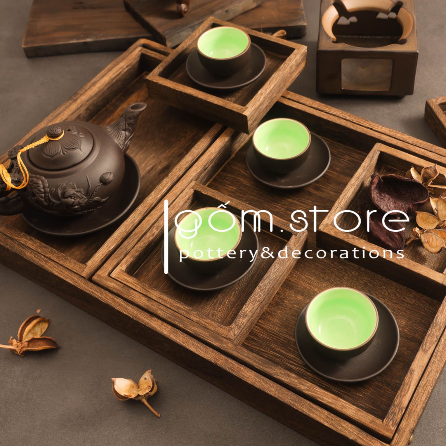 Ấm chén tử sa Bát Tràng đắp nổi hoa sen đĩa lót (Bộ ấm trà trên không kèm khay)