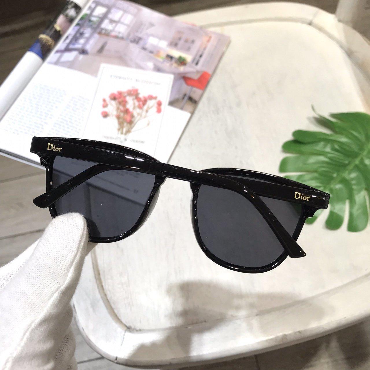 kính mát nữ PTP form nữ Tây sếch xy - Kính mát nữ kính acetate siêu bền thông dụng đảm bảo hài lòng cho các khách hàng khó tính, chống nắng chống chói cực tốt,chống UV400 được giảm giá khủng