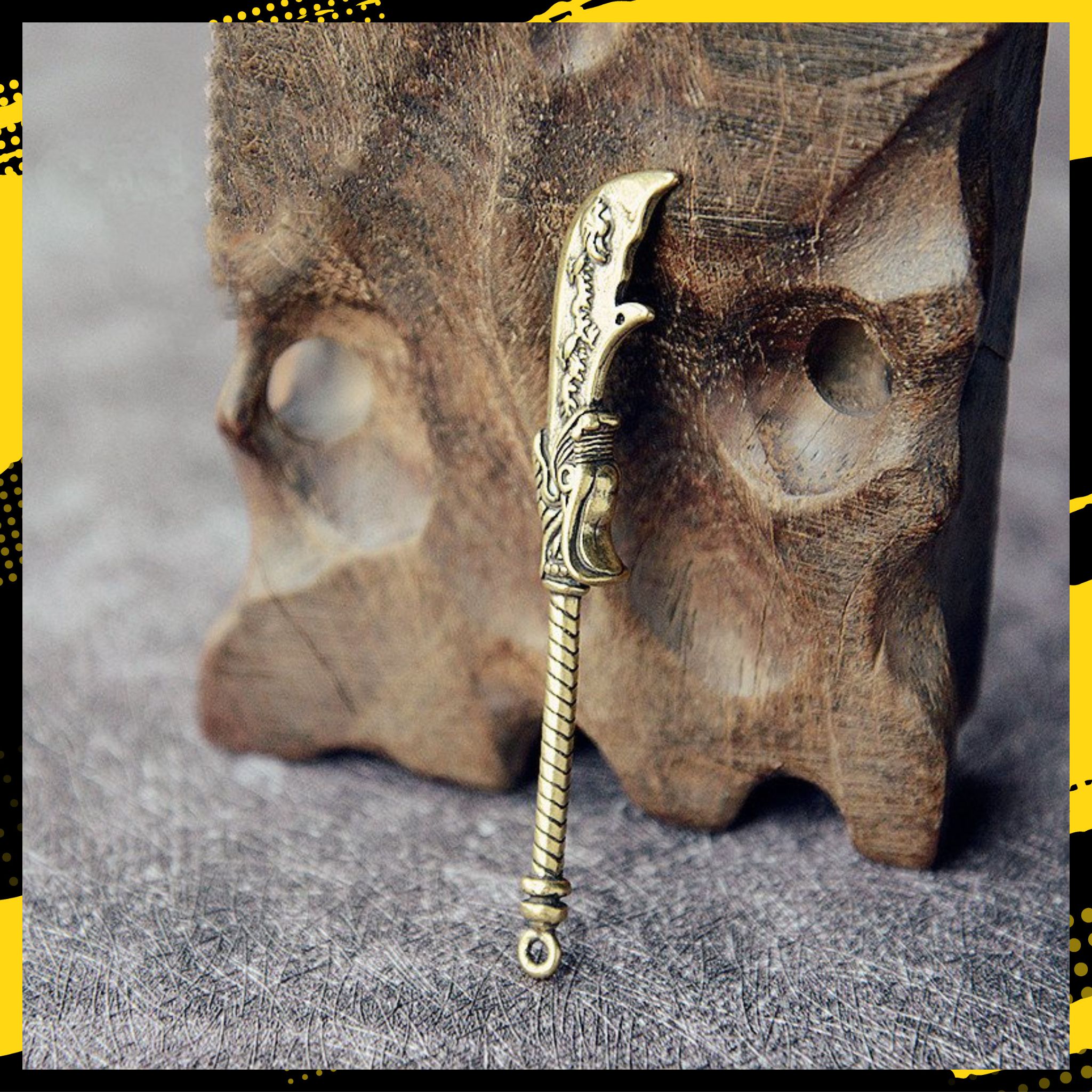 Tượng Nhỏ Bằng Đồng Hình Thanh Đồ Long Đao (Kích Thước: 8.0 x 1.3cm)