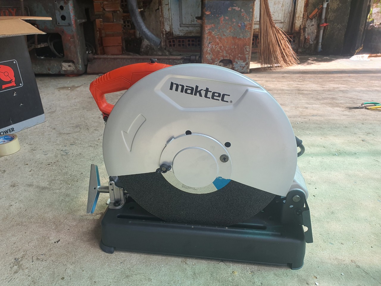 Máy cắt sắt maktec mt243