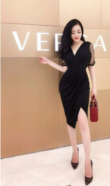Đầm body dự tiệc cổ V phối tay lưới xoắn eo
