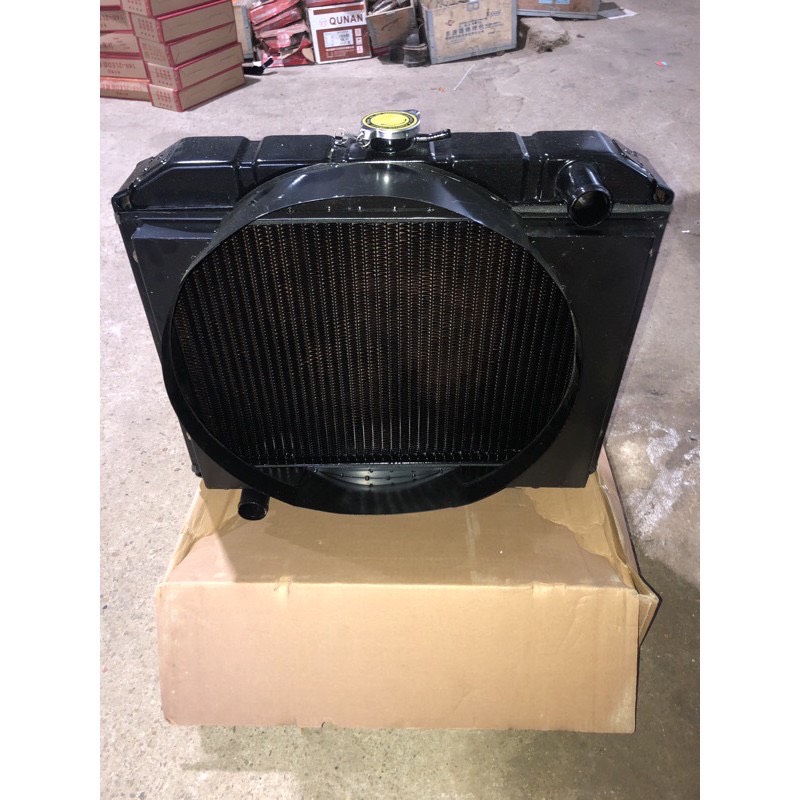 Két nước YN4100QB rin 3 rãnh nhiệt cút nước trên phụ dưới lái Thông số : rộng 56cm,cao48,5cm,dày tổng15cm,cút nước phi38.