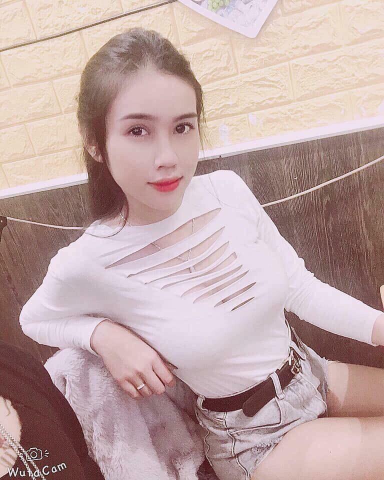 Áo thun rách tạo kiểu trước ngực tay dài chất ticci mịn trắng đỏ đen hồng kimhoa77