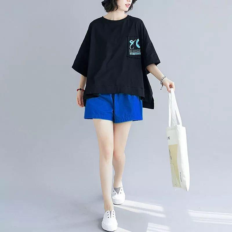 Set đồ bộ lững thời trang Quần đùi kết hợp váo áo phông rộng..