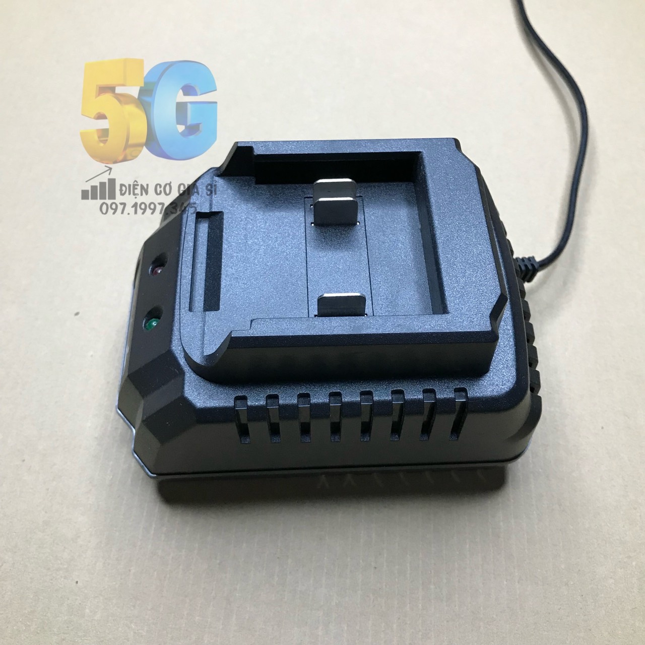 Đế sạc cốc pin 10 cell 3 chân dùng chung cho các dòng khoan pin loại tốt