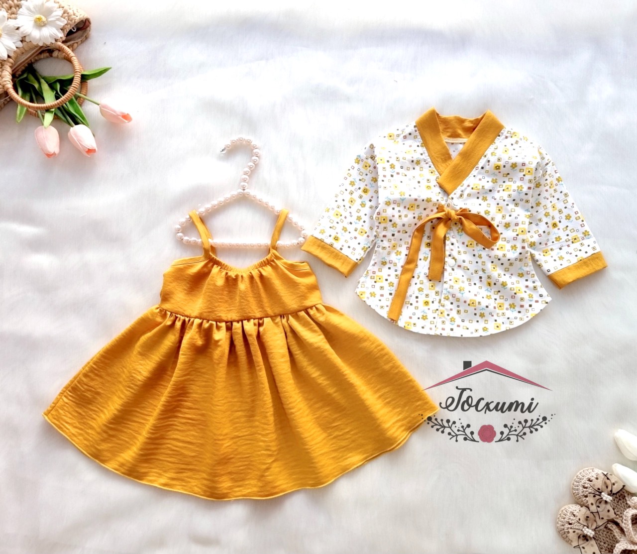Váy hanbok vàng hoạ tiết hoa nhí xinh xắn - tocxumi