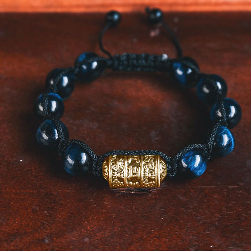 Vòng tay handmade thủ công phong thủy đá mắt hổ xanh dương Kinh tự Om Mani Vàng shamballa phật giáo