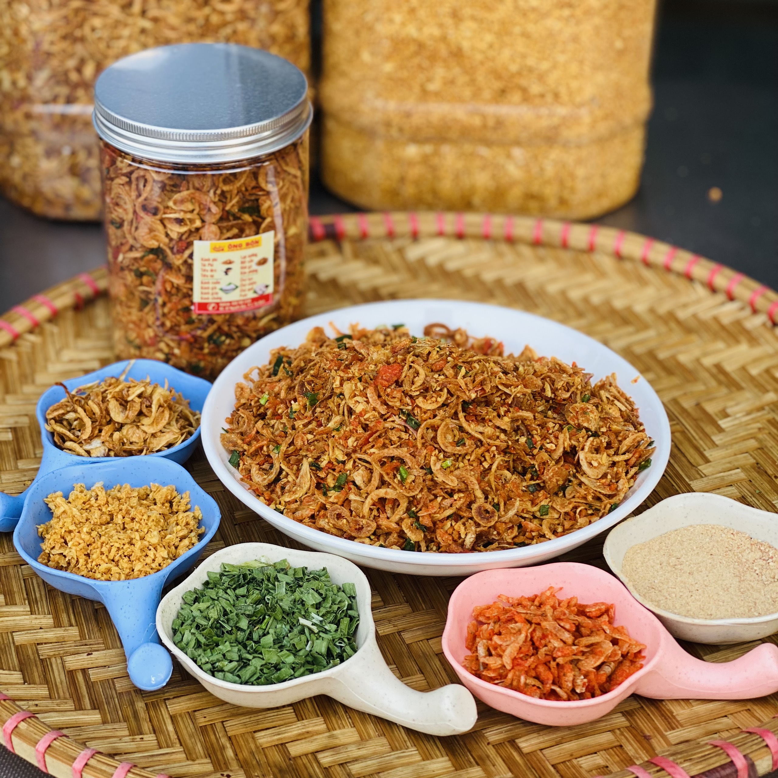 Muối tôm hành phi ông bốn - tặng 200g bánh tráng phơi sương